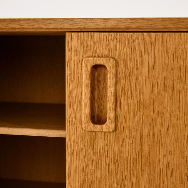 1960s Oak Model 21 Sideboard by Gunni Omann for Omann Jun Møbelfabrik, 1960s For Sale - Image 5 of 17