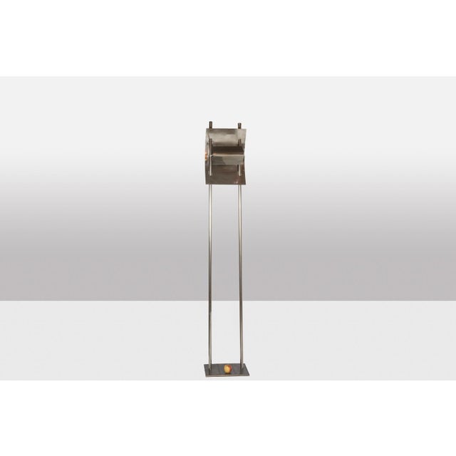 Floor lamp in silver metal, with geometric shapes. Electricity very good condition. Square base. Work done in the 1980s....