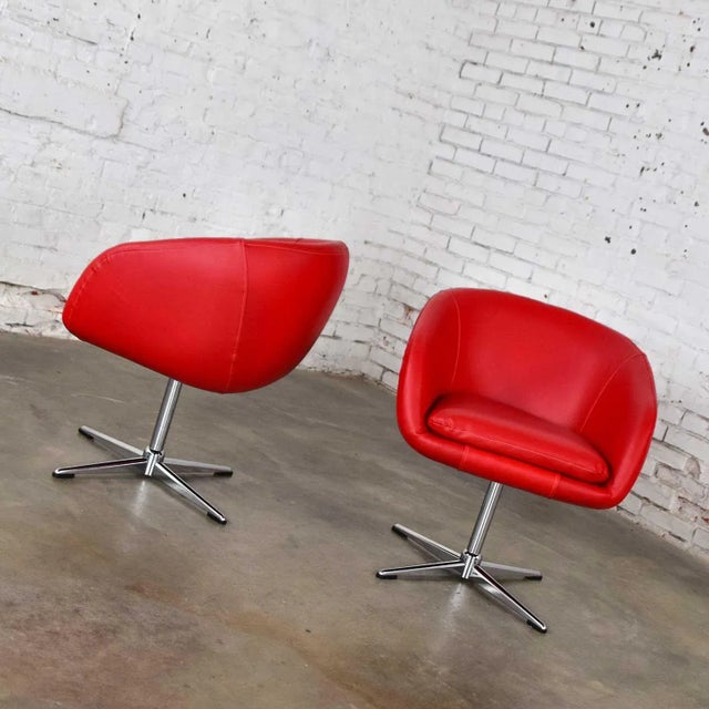 Shelby Williams Late 20th Century MCM Swivel Bucket Chairs New Red Vinyl Faux Leather & Chrome X Base by Shelby Williams For Sale - Image 4 of 13