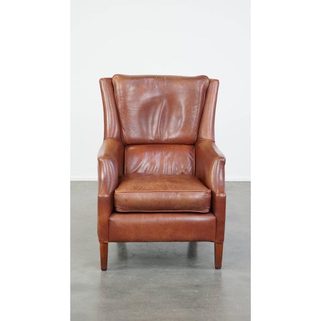 Timeless and correct comfortable cowhide armchair/armchair in good condition, finished with decorative nails. This amazing...