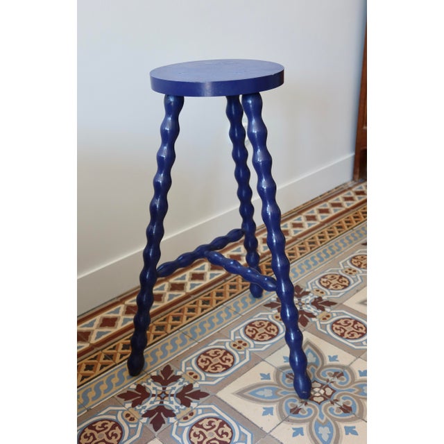 Tripod stool in wood with turned legs, entirely painted in deep blue. Its slender and decorative silhouette makes it ideal...