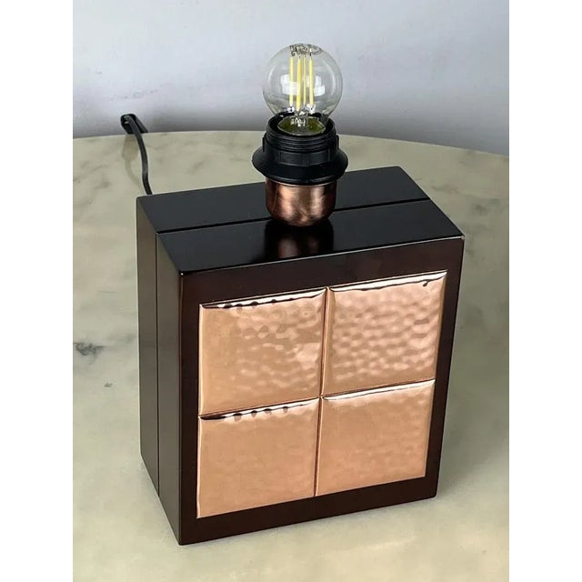 Italian lamp in walnut and copper wood, 90s Integrate and in good condition. It works with E27 lamp. Height of the lamp...