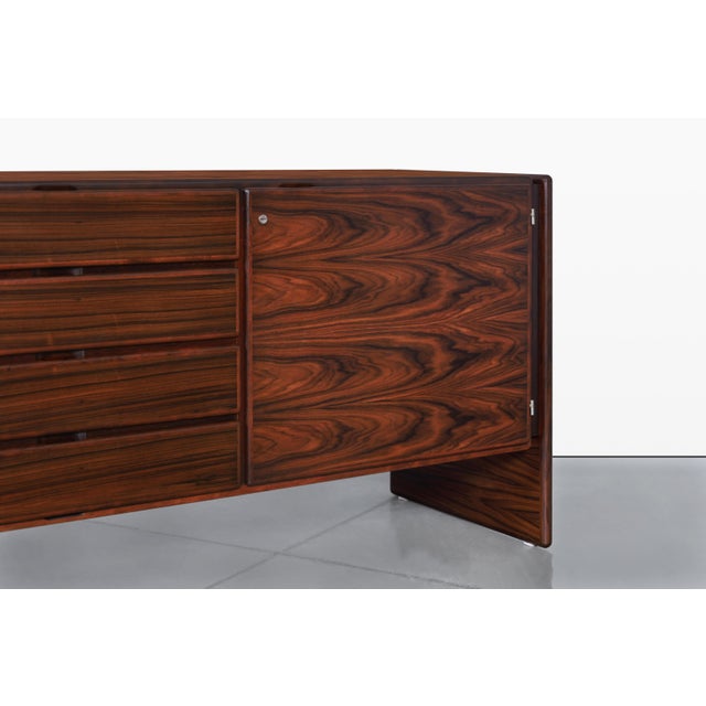 1970s Danish Modern Brazilian Rosewood Credenza by Dyrlund For Sale - Image 5 of 15