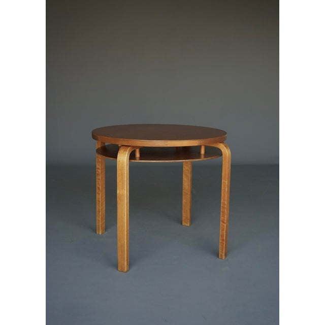 A classic 1930s-40s early Aalto production circular table. This table is in superb condition, with a wonderful honey...