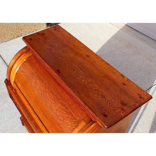 Antique Quarter-Sawn Tiger Oak Roll Top Secretary Desk With Carved Floral Cabinet & Original Key, C. 1900–1915 For Sale - Image 12 of 18