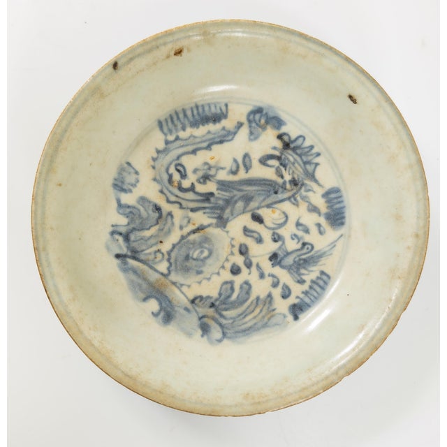 Chinese 17th Century or Earlier Chinese Chinoiserie Ming Dynasty Export Blue and White Bowl For Sale - Image 3 of 11