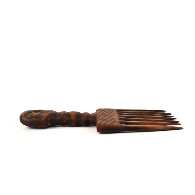 African Early 20th Century Nyamwezi Mwana Hiti Figural Comb Tanzania For Sale - Image 3 of 7