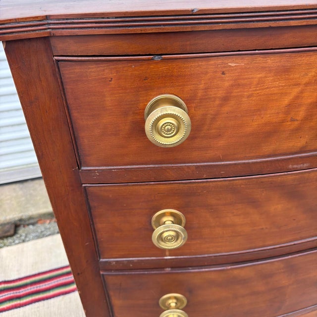 1820s Pennsylvania Figured Cherry Bowfront Chest of Drawers - Lancaster / Philadelphia For Sale - Image 4 of 18