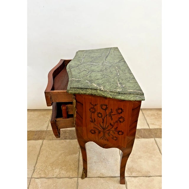 1900 - 1909 1900s Antique French Small Bombe Commode with Green Marble Brass Ormolu For Sale - Image 5 of 11