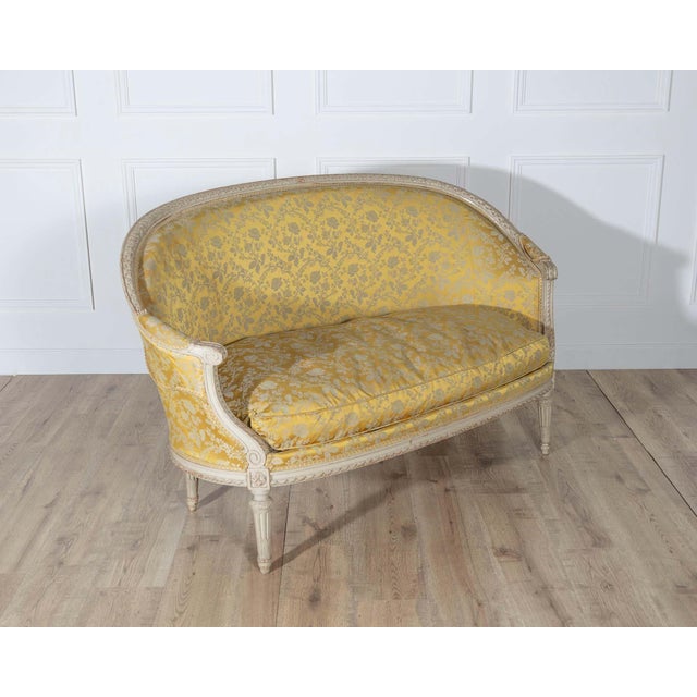 French Louis XVI Style Painted Canapé with Yellow Damask Upholstery, 20th Cent For Sale - Image 4 of 8
