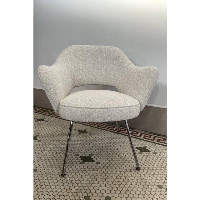 Eero Saarinen Vintage Saarinen Executive Armchair in Boucle For Sale - Image 4 of 12