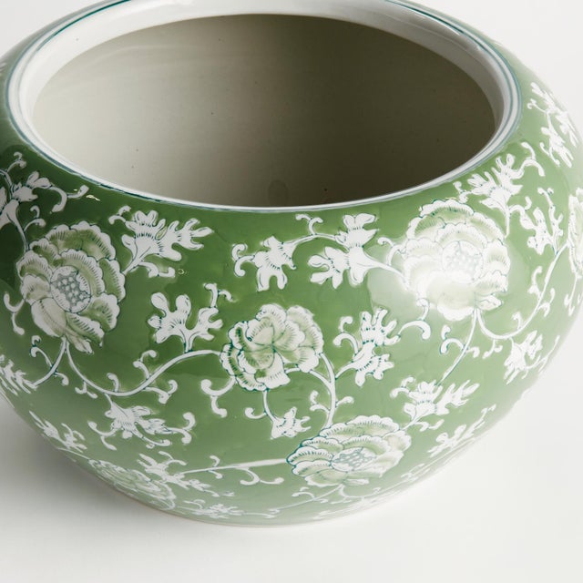 A classic chinoiserie in shades of green &White. How refreshing! The color green is known to have a harmonizing, balancing...