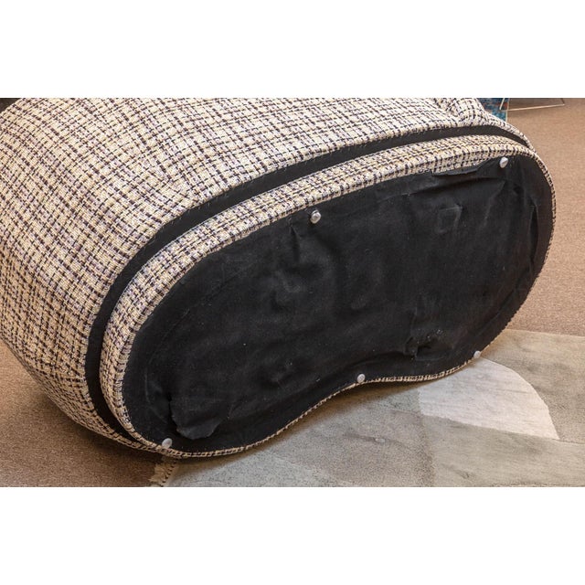 Late 20th Century Vintage Post Modern Plinth Base Beige Tweed Fabric Chaise Sofa Lounge Chair For Sale - Image 5 of 6