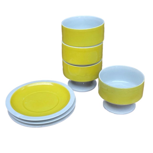 Mid-Century Modern Vintage MCM Footed Sherbet Dish Set of 4 | Yellow and White Ice Cream Dessert Bowls For Sale - Image 3 of 7