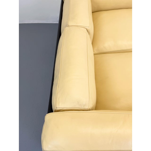 Mid-Century Modern LC2 Two-Seater Sofa in Cream Leather by Le Corbusier Perriand Jeanneret for Cassina, Italy, 2010s For Sale - Image 6 of 11