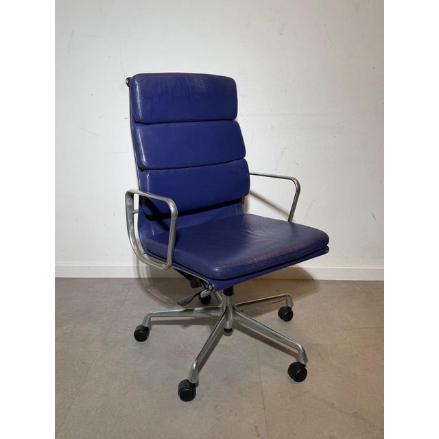 EA 219 Soft Pad Office Chair by Charles & Ray Eames for Vitra For Sale - Image 12 of 13