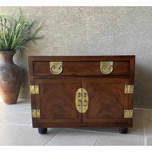 Hollywood Regency Circa 1970 Henredon Fine Furniture Chinoiserie-Style Mahogany Bedside / Chairside Commode For Sale - Image 3 of 18