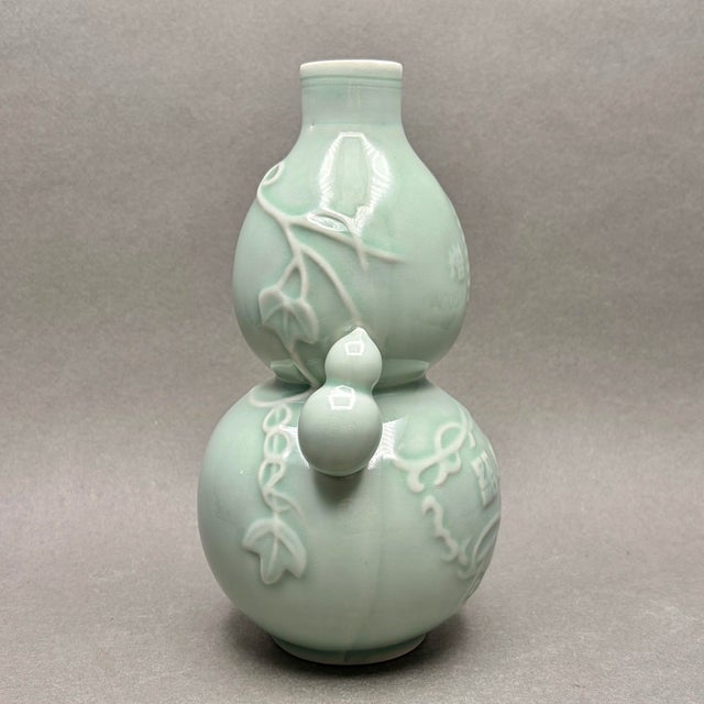 • Pagoda Brand double gourd Shaoxing rice wine bottle vase with raised vine and gourd decoration. • Made in China, vintage...