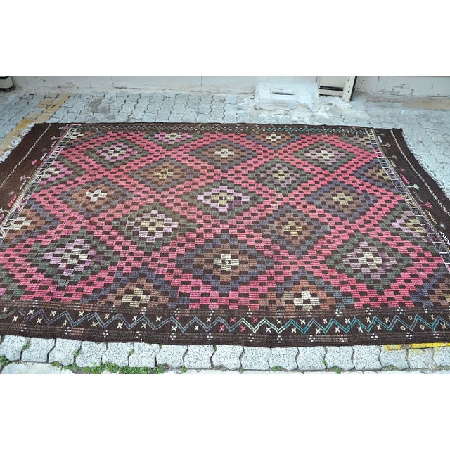 Pink 1960s Oversize Handmade Oushak Turkish Kilim Rug For Sale - Image 8 of 11
