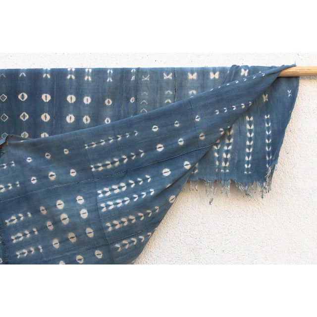 1970s Vintage Malinke African "Sahel Dust" Indigo Throw For Sale - Image 5 of 6