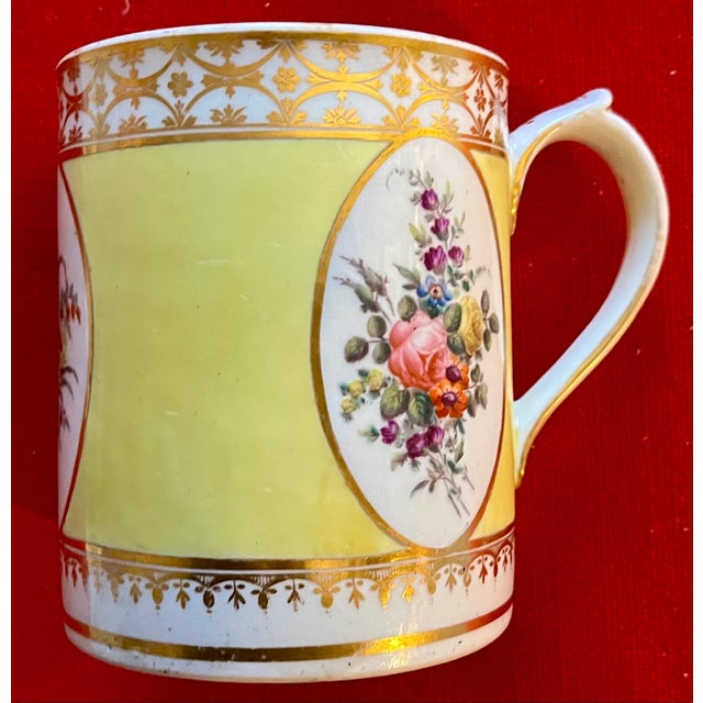 Antique Early 19th Century Georgian Chamberlains Worcester Yellow Ground Mug With Oval Panels of Flower Bouquets Circa 1800 For Sale - Image 11 of 11