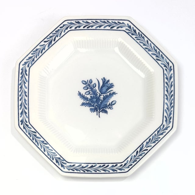 1960s Eclectic Cornflower & Cream Vintage Wall Plate Curation - Group of 13 For Sale - Image 5 of 18