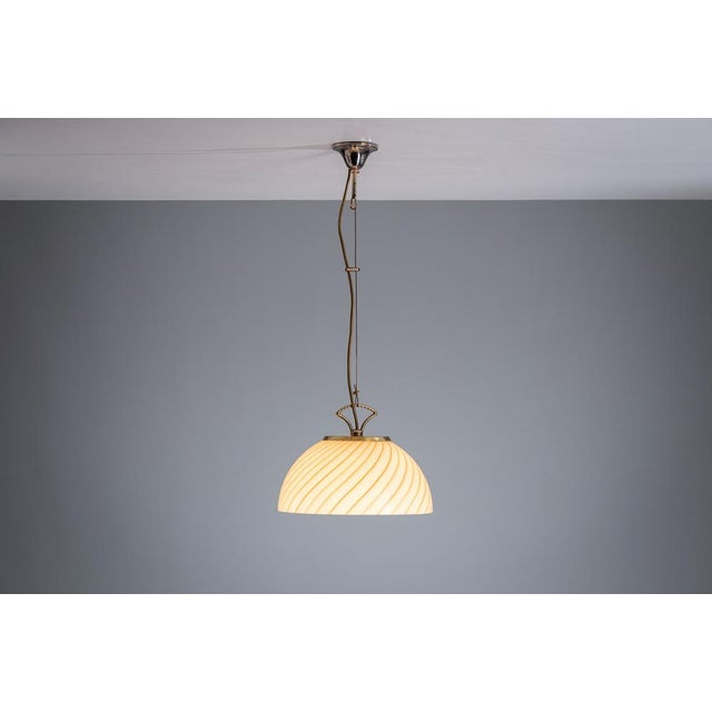 This exquisite Murano pendant light captures the essence of refined craftsmanship and timeless beauty. Its soft yellow...