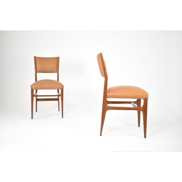 Pair of Walnut and Leather Side Chairs by Gio Ponti, Italy, 1950s For Sale - Image 10 of 11