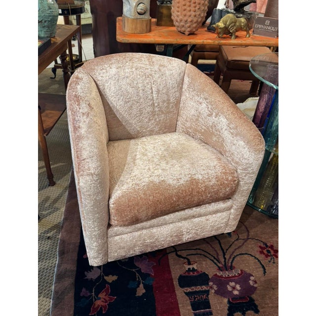 1980s Pair of Vintage Blush Crushed Velvet Swivel Club Chairs For Sale - Image 5 of 8