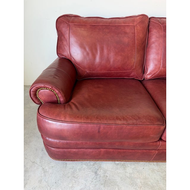 Vintage Hancock & Moore English Style Red Leather 3-Seater Sofa For Sale In Miami - Image 6 of 12