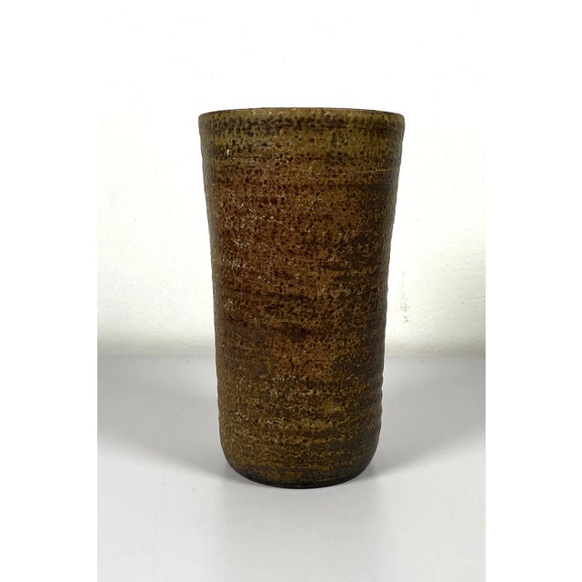 Beautifully turned vintage vase from the 1960s by the Dutch brand Mobach. The vase is made of ceramic and is...