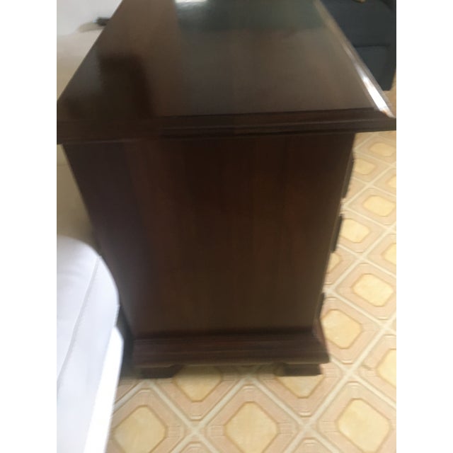 1960s Vintage Willett Furniture Traditional Style Solid Cherry Nightstand For Sale In Naples, FL - Image 6 of 12