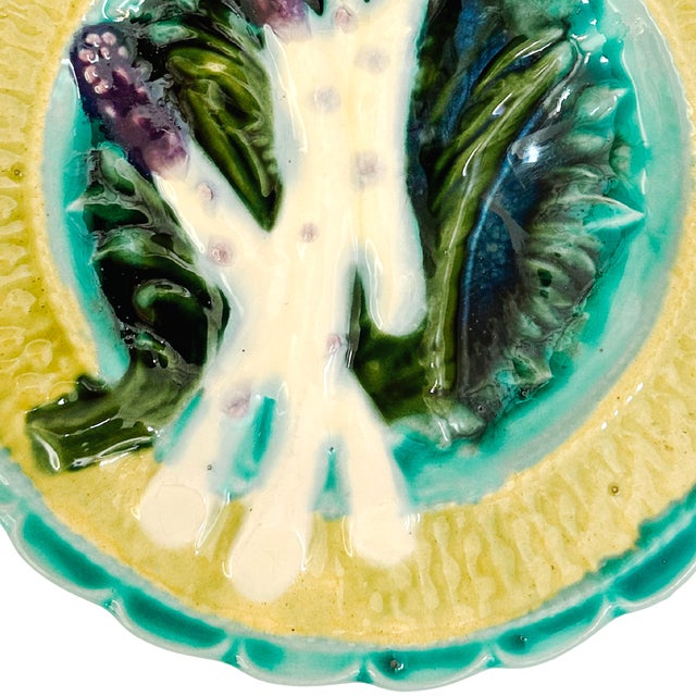 Salins-Les-Bain French Faïence Majolica Asparagus Plate, Circa 1880 For Sale - Image 4 of 6
