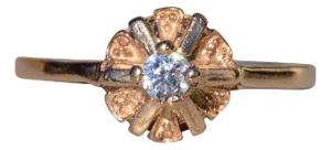 Ladies Vintage 14K Gold Engagement Ring set with Cubic Zirconia