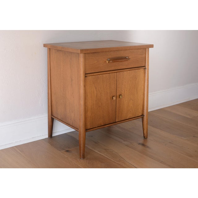 Mid-Century Modern 1950s Mid Century Modern Henredon Nightstand For Sale - Image 3 of 9