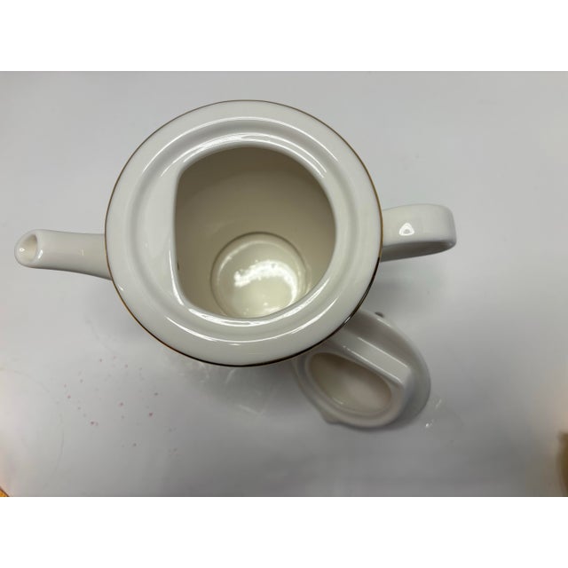 Late 20th Century London Pottery “Reflections” Teapot by David Birch, London Skyline For Sale In Indianapolis - Image 6 of 9