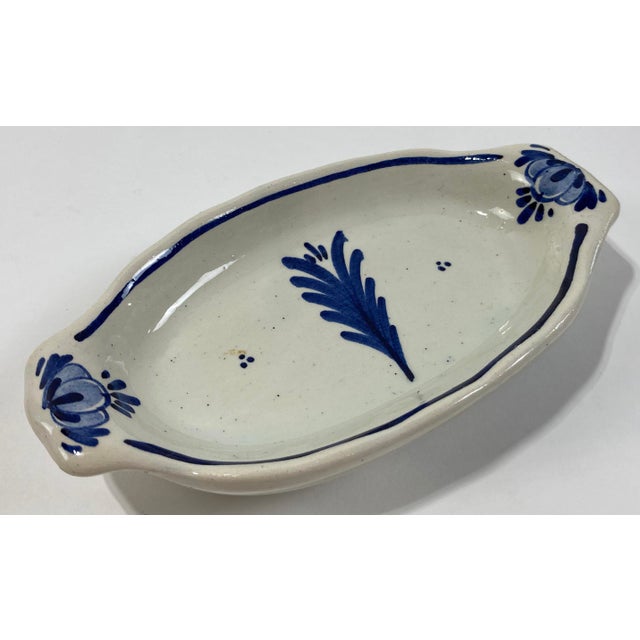 Early 20th Century Vintage Traditional Hand-Painted Delft Ceramic Salt and Pepper Shakers in Tray - 3pcs For Sale - Image 5 of 10