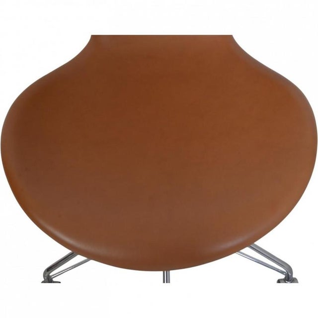 1980s Model 3117 Desk Chair in Cognac Leather by Arne Jacobsen, 1980s For Sale - Image 5 of 14