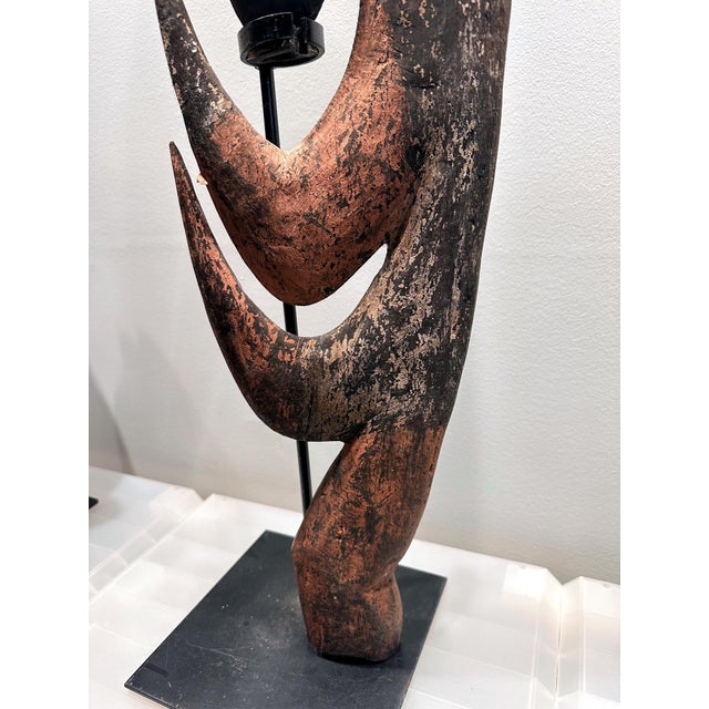 Garra Hook Sculpture on Display Stand Mid-Sepik River Papua New Guinea For Sale - Image 17 of 18