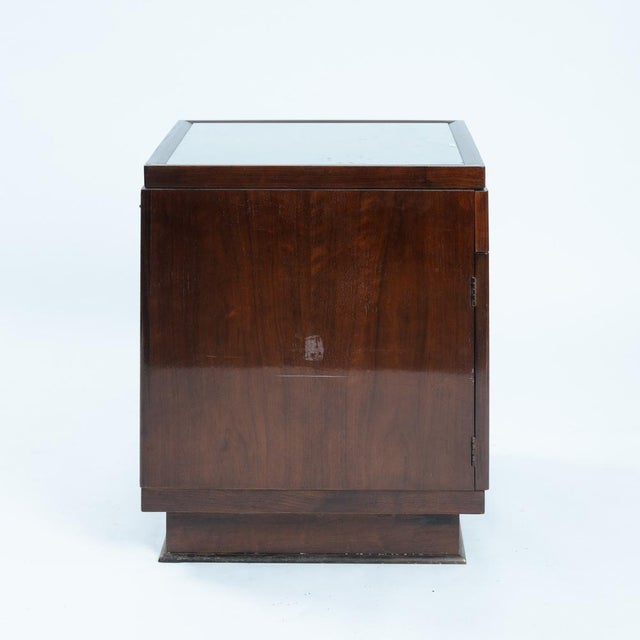 Brown Art Deco Baker Walnut Veneered Nightstands in Copper and Cut Glass Accents, 1950s, Set of 2 For Sale - Image 8 of 18