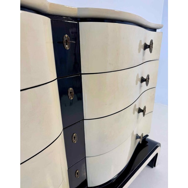 Art Deco Chest of Drawers in Parchment and Black Lacquer by Osvaldo Borsani for Borsani, 1940s For Sale - Image 10 of 15