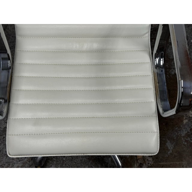 Ivory Crate & Barrel Ripple Ivory Bicast Leather Office Chair For Sale - Image 8 of 12
