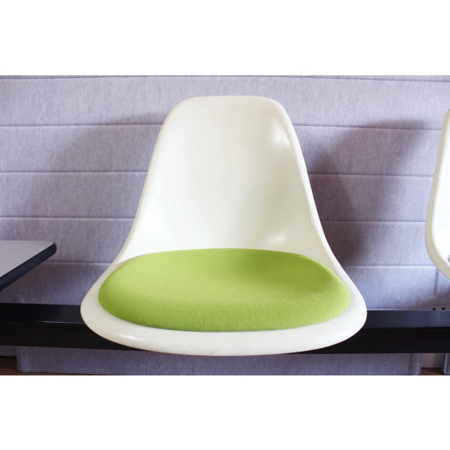 Vitra 4-Seater Bench by Charles & Ray Eames for Vitra, 1970s For Sale - Image 4 of 17