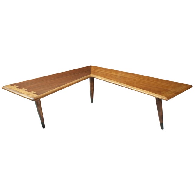 This is a Classic Mid-Century Modern Walnut Dovetail Lane Acclaim Boomerang Coffee Table. This boomerang coffee table is...