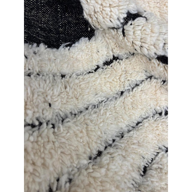 Modern Moroccan Berber Mrirt Wool Rug, 2010s For Sale - Image 6 of 16