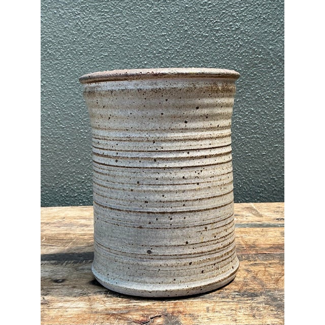 Taupe Vintage Original Studio Pottery Ribbed Vase For Sale - Image 8 of 12