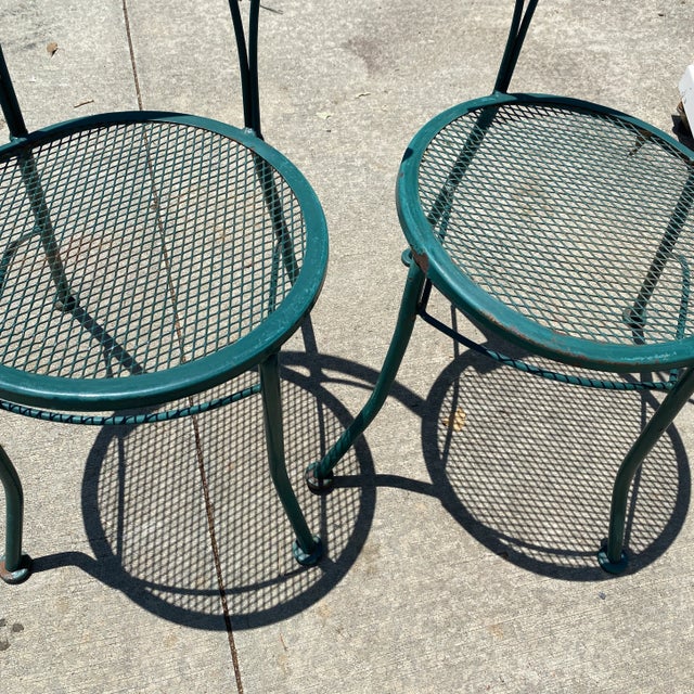 1970s Green Metal Outdoor Mid Century Mesh Chairs - Set of 2 For Sale - Image 5 of 7
