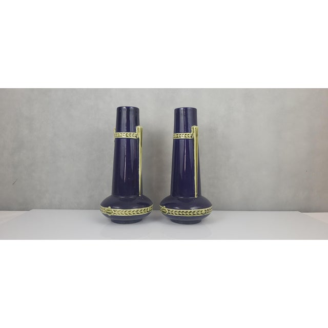 Pair of earthenware vases signed Gustave de Bruyn, Lille, Fives. Art Nouveau period. Height 30 cm. Maximum diameter 14 cm....