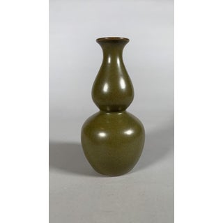 Qianlong period (1736 - 1795) Monochrome Gourd Vase, Green Porcelain "Tea Powder" For Sale