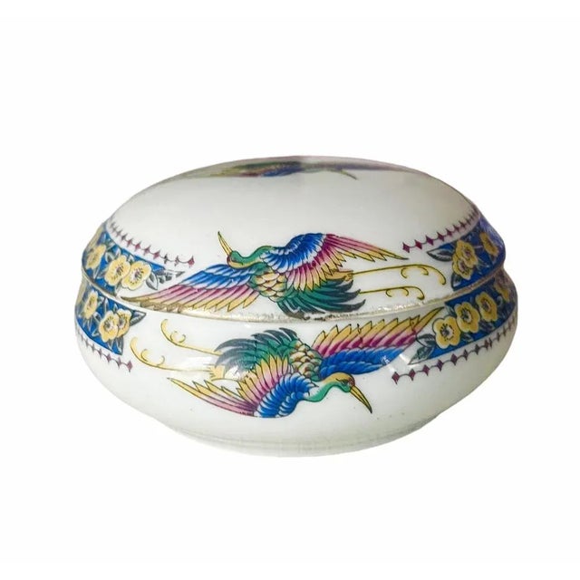 Very pretty and old Box or Candy Box with Lid in Limoges porcelain with Multicolored bird decorations. The birds depicted...